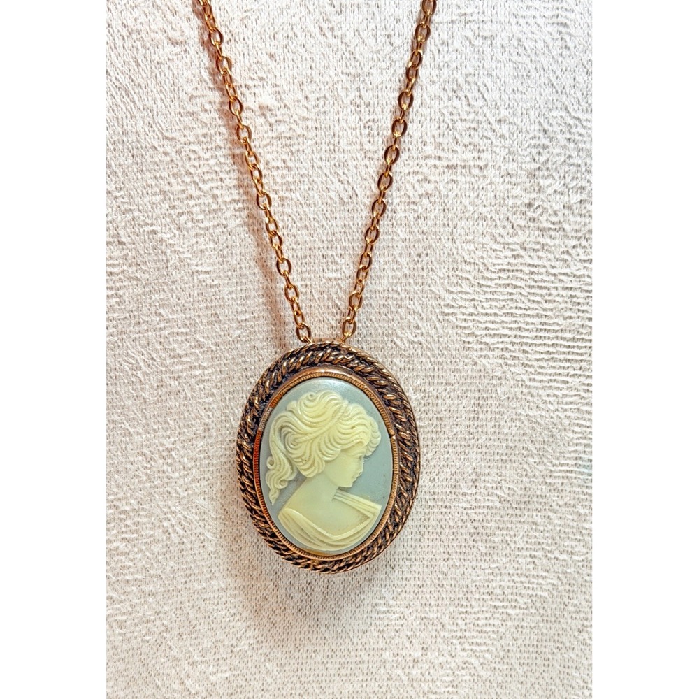 Signed PERI Cameo Necklace Brooch Gold Tone 20 Inch Chain Vintage
